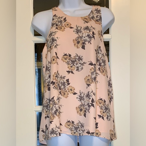 Versatile floral print summer top from DailyLook in size medium. - Picture 3 of 5